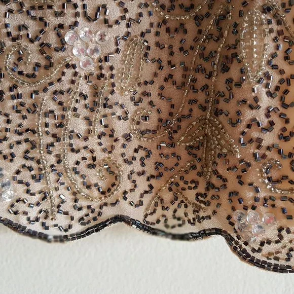 Exquisitely beaded, fully lined soft peach camisole with scallop edged hem - Picture 4 of 8